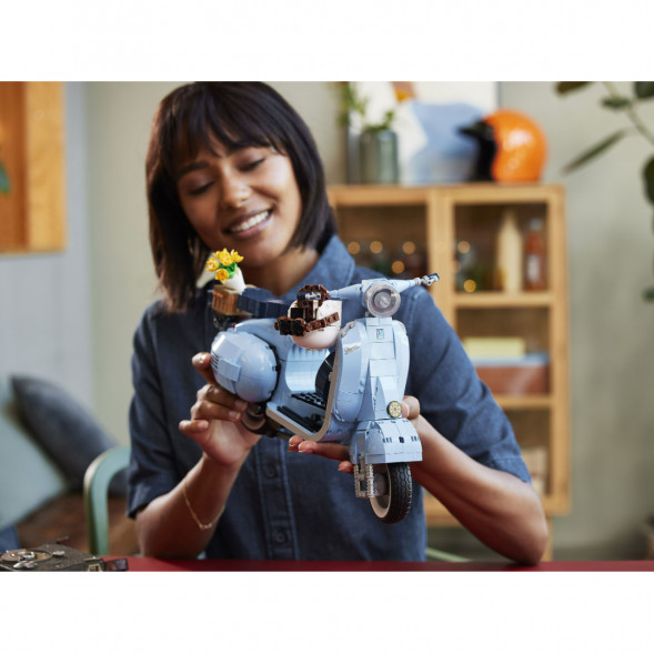 Конструктор LEGO Коллекционные наборы 10298 Vespa 125 в Новосибирске