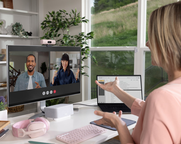 Веб-камера Logitech Brio 500, розовый в Новосибирске