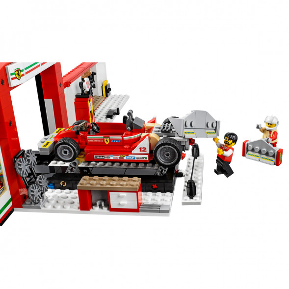 Конструктор LEGO Speed Champions 75889 Гараж Ferrari в Новосибирске