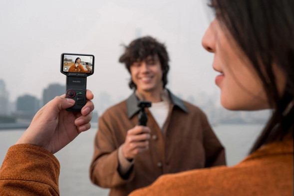 Экшн-камера Insta360 Luna Ultra Standard Combo, Cosmic Black в Новосибирске