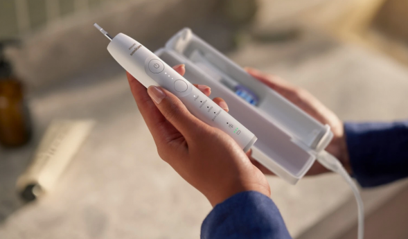 Электрическая зубная щетка Philips Sonicare Series 7100 HX7420/01 (белая) в Новосибирске