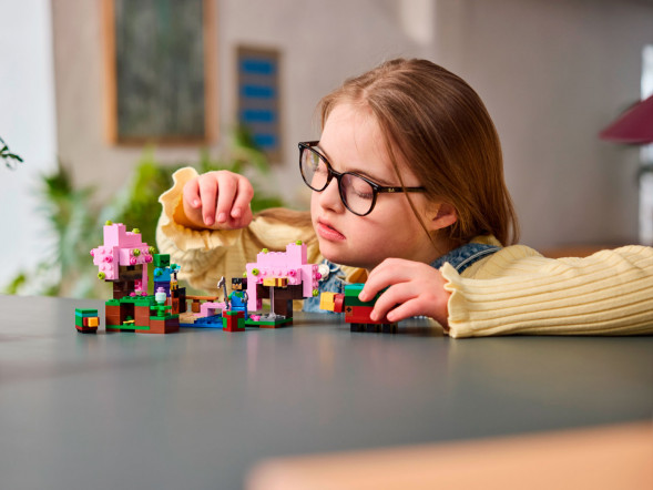 Конструктор LEGO Minecraft 21260 Сад цветущей вишни в Новосибирске